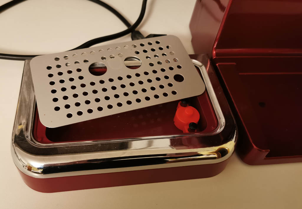 Vlotter in lekbakje voor niveaucontrole lekwater