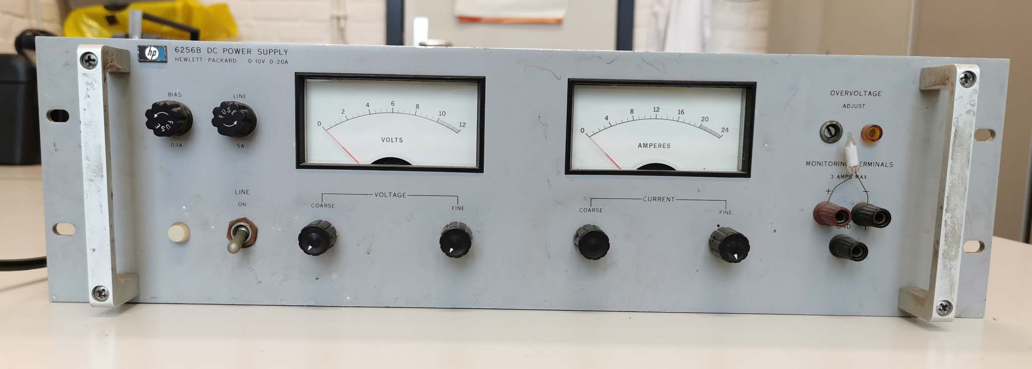 HP voeding 12 Volt  20 Ampere